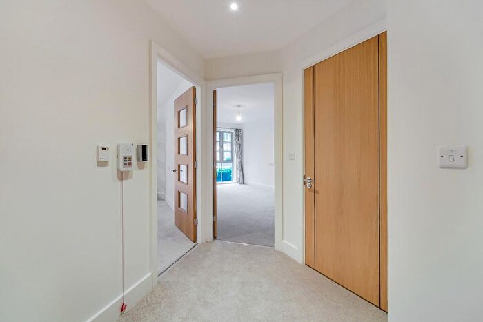 1 Bedroom Flat For Sale In Liberty House, Kingston Road, Raynes Park, SW20