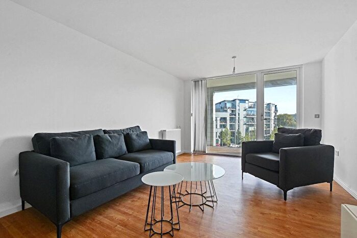 2 Bedroom Flat To Rent In Heybourne Cresent, London, NW9