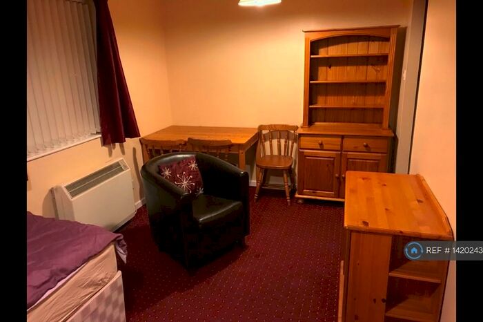 1 Bedroom Flat To Rent In Harland Close, Bradford, BD2