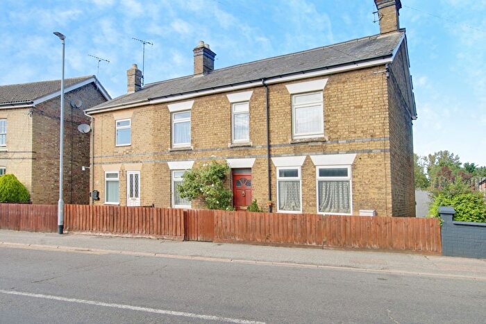 3 Bedroom Semi-Detached House For Sale In High Street, Doddington, PE15