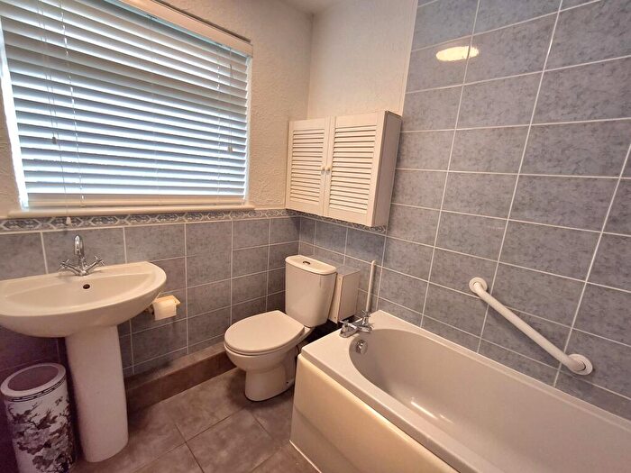 2 Bedroom Detached Bungalow To Rent In Crestland Close, Waterlooville, PO8