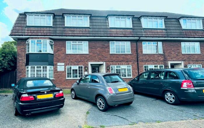 2 Bedroom Apartment To Rent In Squirrels Heath Lane, Gidea Park., RM2