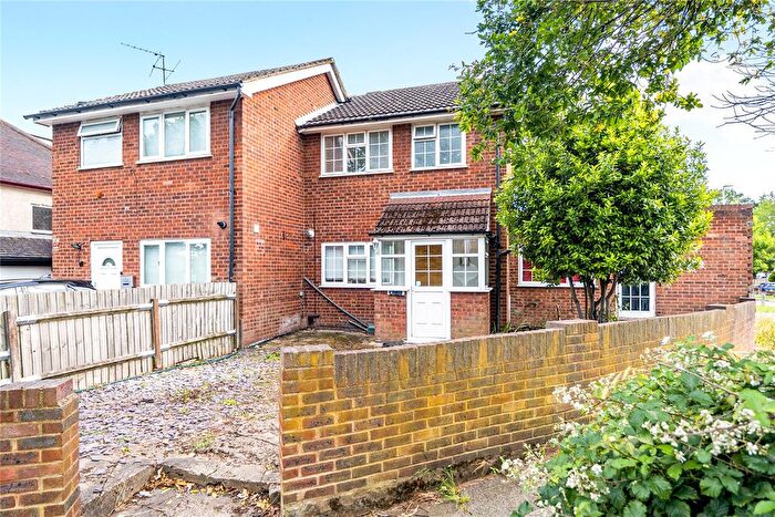 3 Bedroom Semi-Detached House For Sale In Chessington, KT9