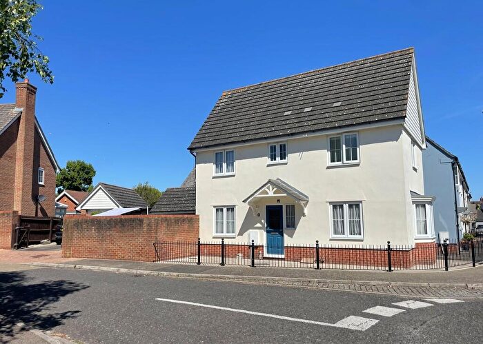 3 Bedroom Link Detached House For Sale In Ketley Close, Tiptree, CO5