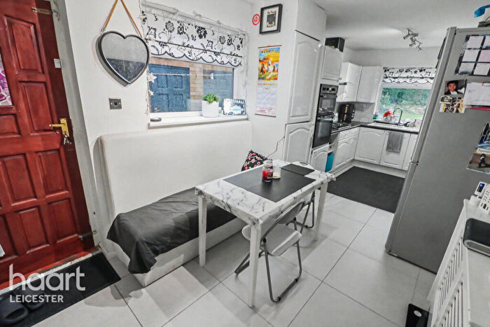 3 Bedroom Semi-Detached House For Sale In Ash Tree Road, Leicester, LE2
