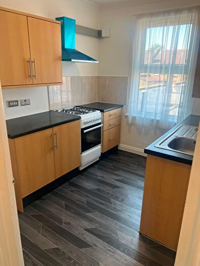 3 Bedroom Flat To Rent In Oakwood Gardens, Ilford, IG3