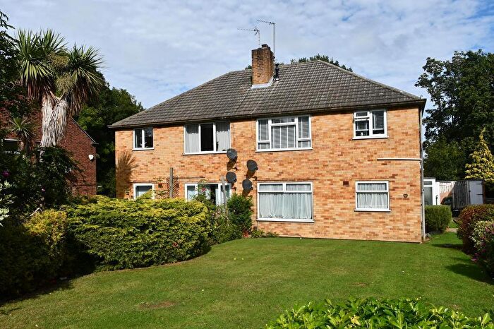 2 Bedroom Flat For Sale In Croft Close, Elmsteadwoods, London, BR7