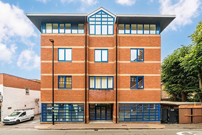 2 Bedroom Flat To Rent In Douglas Road, Hounslow, TW3