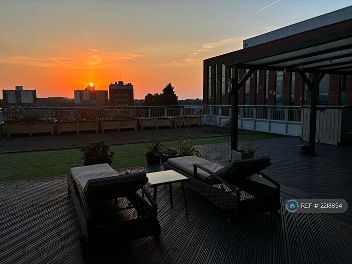 2 Bedroom Penthouse To Rent In Queens Road, Chester, CH1