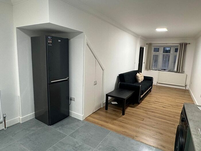 1 Bedroom Flat To Rent In A Baron Gardens, Ilford, IG6