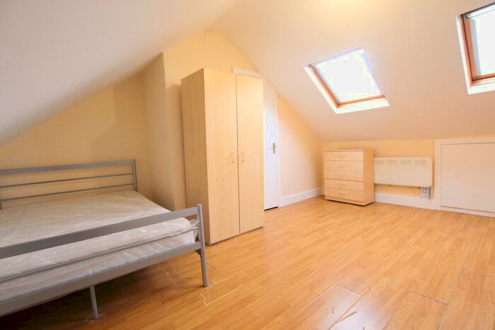 Studio To Rent In Higham Road, London N17
