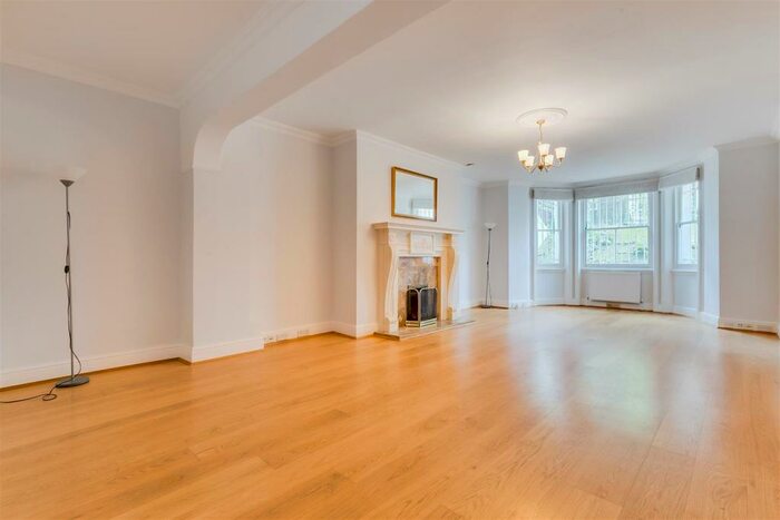 3 Bedroom Flat To Rent In Redcliffe Gardens, SW10