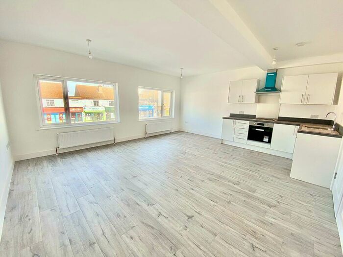 2 Bedroom Flat To Rent In London Road, Benfleet, SS7