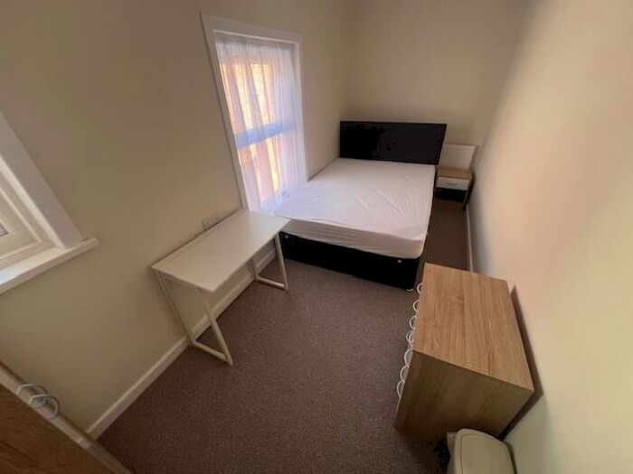 Studio To Rent In Oxford Avenue, SO14