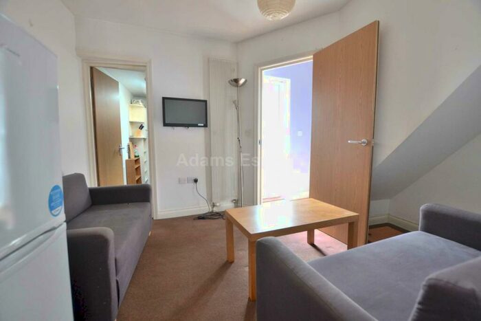 2 Bedroom Flat To Rent In Wokingham Road, Reading, RG6
