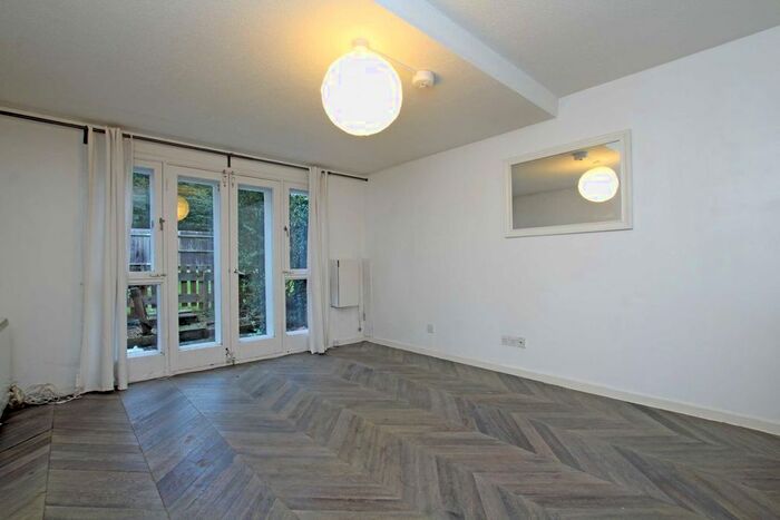 1 Bedroom Flat To Rent In The Grove, Isleworth, TW7