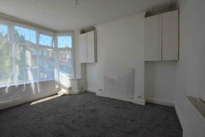 3 Bedroom Semi-Detached House To Rent In Tintern Avenue, Kingsbury, NW9