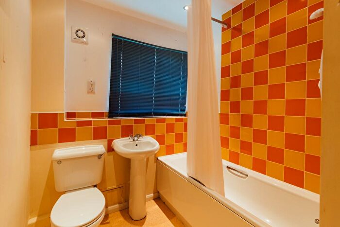 2 Bedroom Flat To Rent In Barnsdale Close, Loughborough, LE11