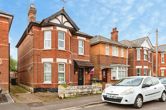 2 Bedroom Flat For Sale In Markham Road, Bournemouth, BH9