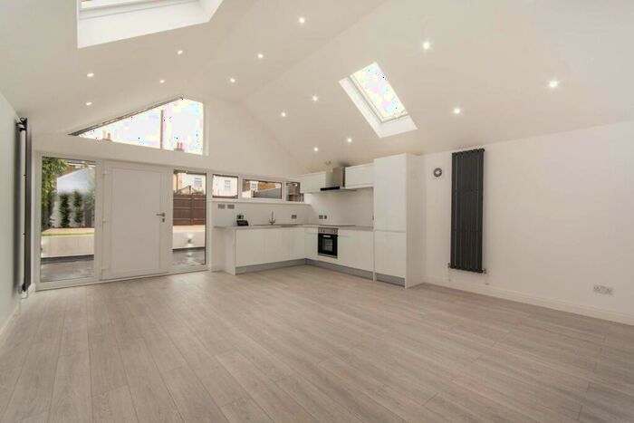 2 Bedroom Bungalow To Rent In Morland Road, Croydon, CR0