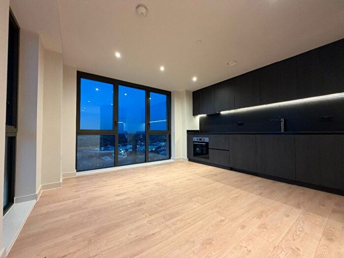 2 Bedroom Apartment To Rent In Waterhouse Gardens, Dutton Street, Manchester, M3