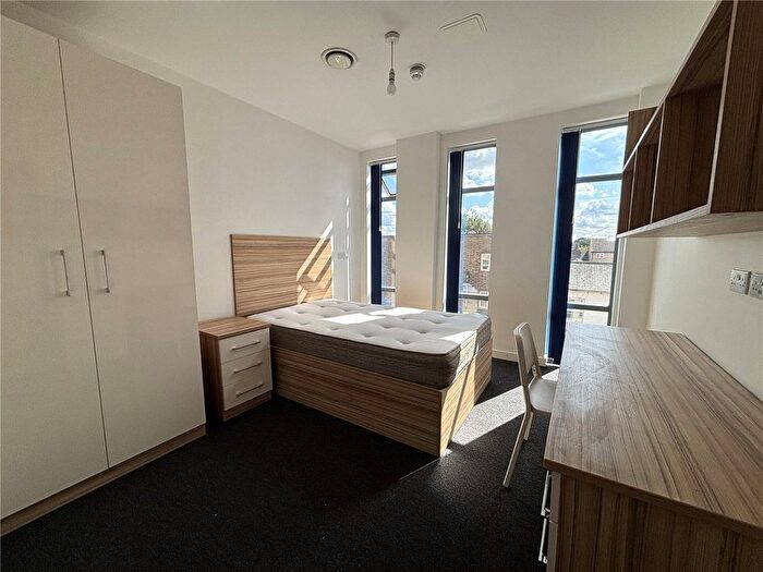 9 Bedroom Flat To Rent In Wellingborough Road, Northampton, Northamptonshire, NN1