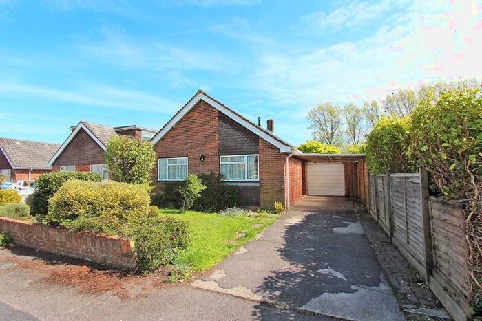 2 Bedroom Detached Bungalow To Rent In Cruse Close, Sway, SO41