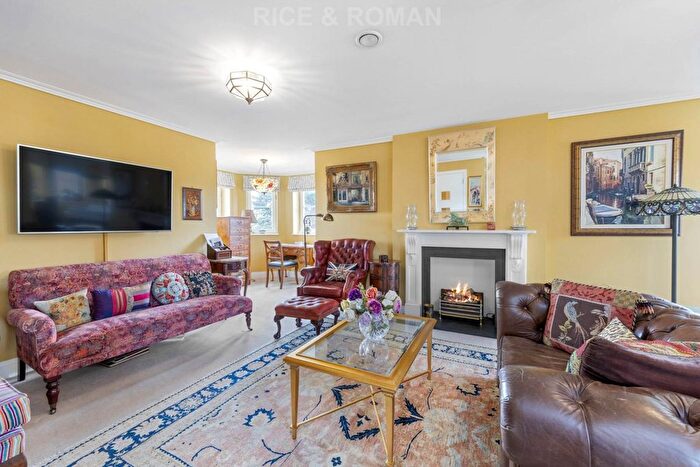 2 Bedroom Flat For Sale In Mowbray Hall, Englefield Green, TW20