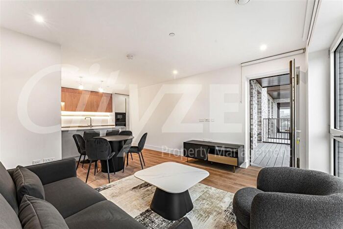 2 Bedroom Flat To Rent In Maple Mews, London, E3