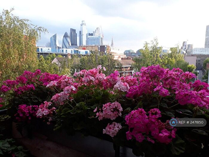 3 Bedroom Flat To Rent In Arthur Deakin House, London, E1