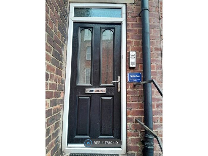 2 Bedroom Maisonette To Rent In Back Oakwood Avenue, Leeds, LS8