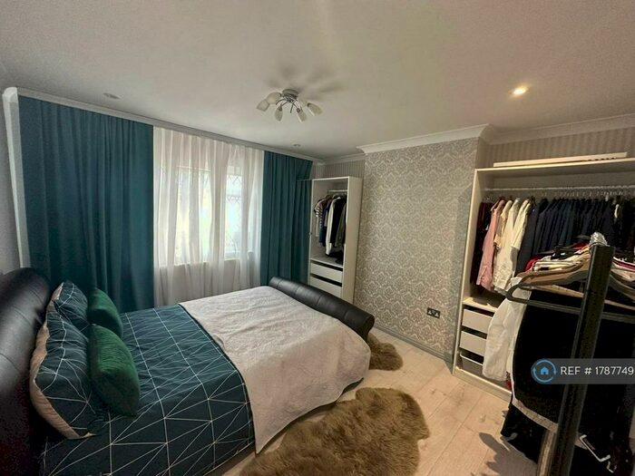 3 Bedroom Semi-Detached House To Rent In Addison Road, Ilford, IG6