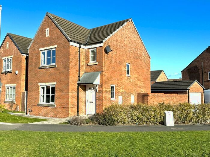 3 Bedroom Detached House To Rent In Whinmoor Way, Leeds, LS14