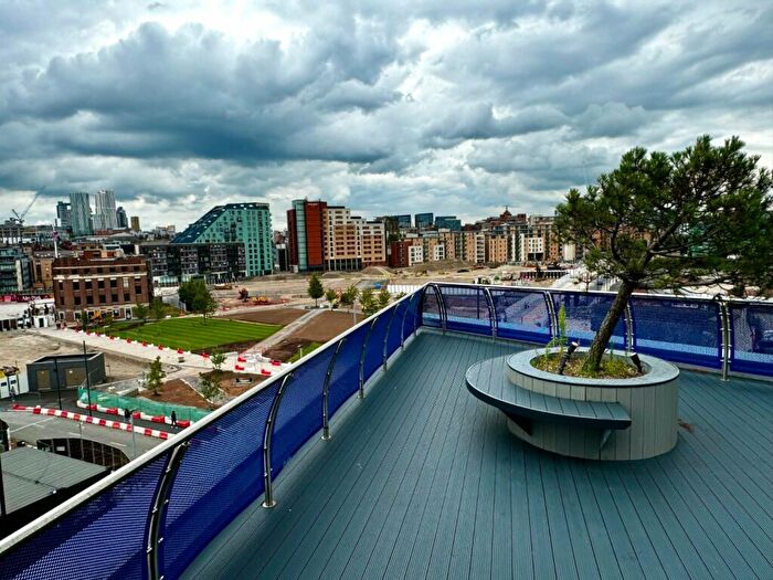 1 Bedroom Flat To Rent In Crown Point Road, Hunslet, Leeds, West Yorkshire, LS10