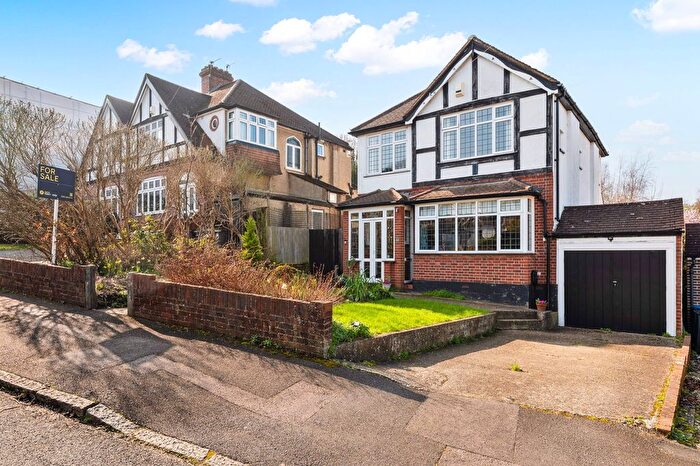 3 Bedroom Detached House For Sale In Sundown Avenue, South Croydon, CR2