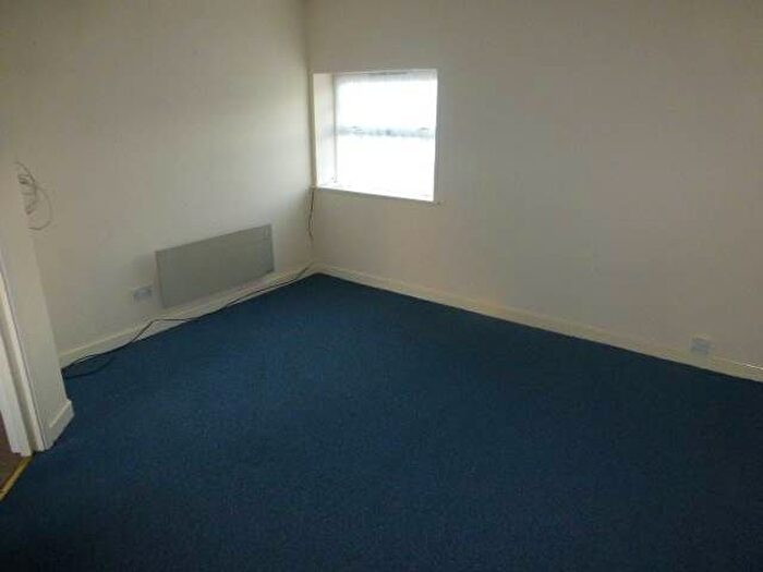 1 Bedroom Flat To Rent In Pentre Road, St Clears, Carmarthenshire, SA33