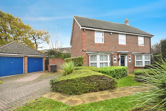 4 Bedroom Detached House For Sale In Ridgewell Avenue, Chelmsford, CM1