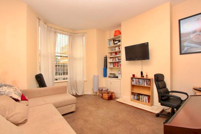 1 Bedroom Flat To Rent In Bayston Road, Stoke Newington, London, N16