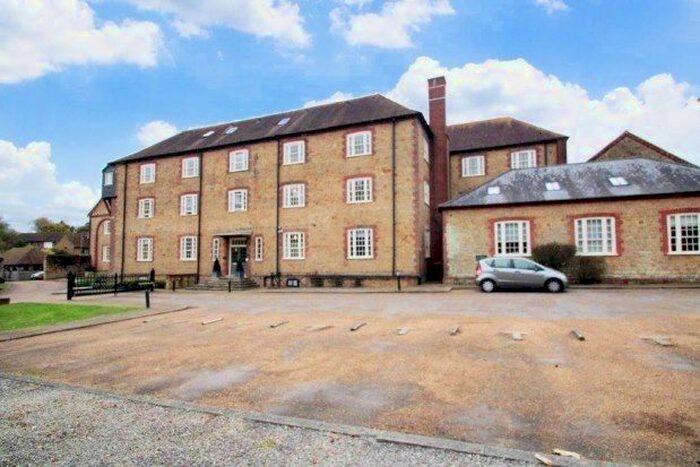 2 Bedroom Flat To Rent In Dodsley Lane, Midhurst GU29