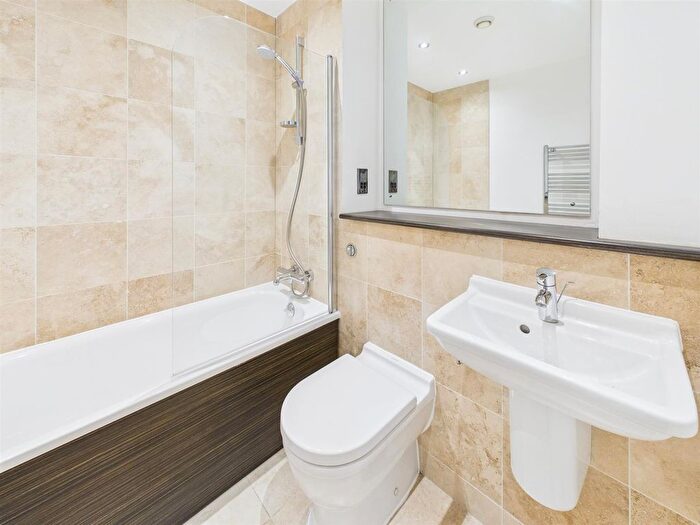 2 Bedroom Flat To Rent In Alexandra Tower, Princes Parade, Liverpool, L3