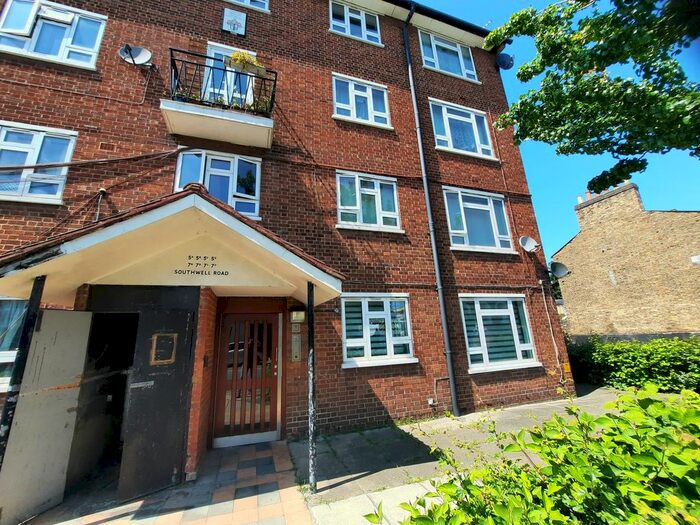3 Bedroom Flat To Rent In Southwell Road, Camberwell, London, SE5