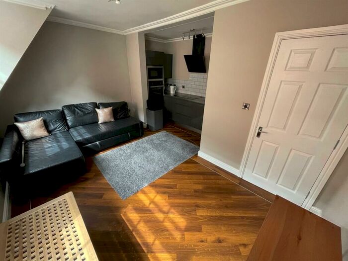 1 Bedroom Apartment To Rent In Bowlalley Lane, Hull, HU1