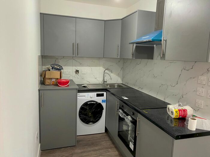 2 Bedroom Flat To Rent In Deansbrook Road, Edgware, HA8