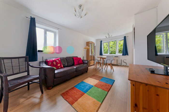 2 Bedroom Flat To Rent In Muggeridge Close, South Croydon, CR2