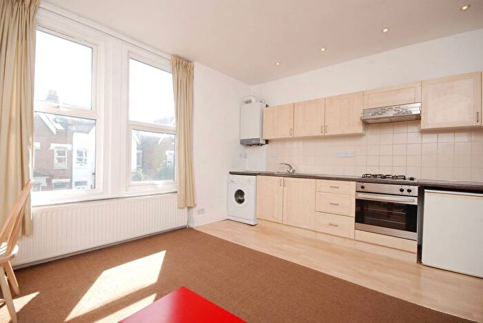 1 Bedroom Flat To Rent In Merton Road, South Wimbledon, London, SW19