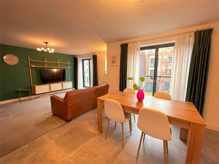 3 Bedroom Town House To Rent In Starling Street, Swansea, SA1