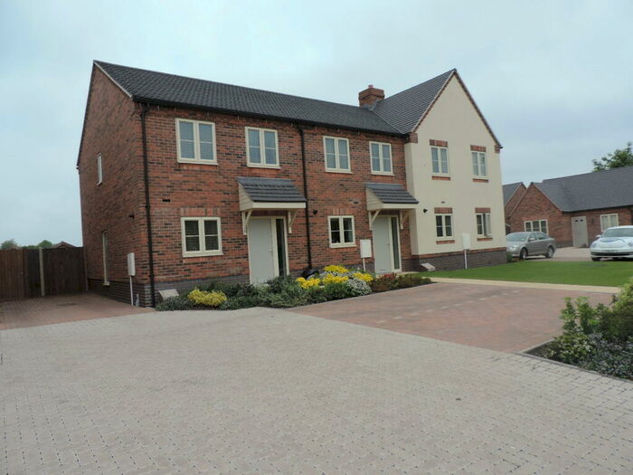 2 Bedroom Town House To Rent In Seckington Lane, Newton Regis, B79
