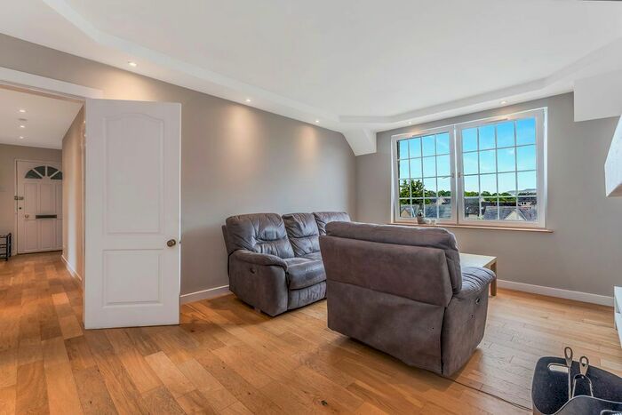 3 Bedroom Flat To Rent In Drum Brae Drive, Drum Brae, Edinburgh, EH4