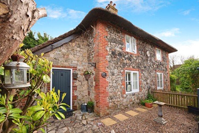 2 Bedroom Cottage To Rent In Manor Road, Hayling Island, PO11