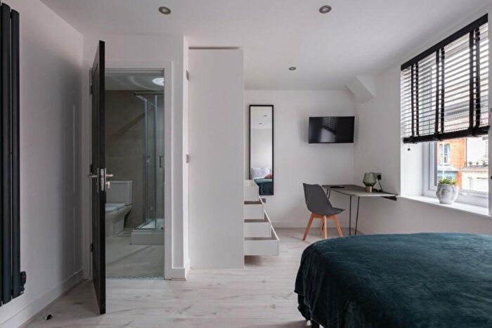 6 Bedroom House To Rent In Vernon Street, Lincoln, LN5